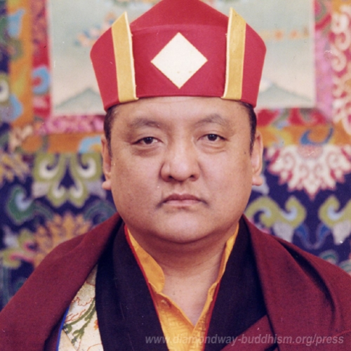 Budistas de todo o mundo dizem adeus na Alemanha a um dos mais altos mestres do Budismo Tibetano